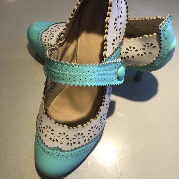 Shoes - Picture 1 of 3